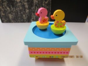 'Music Box Duck’, ‘Dancing rubber duck music box’